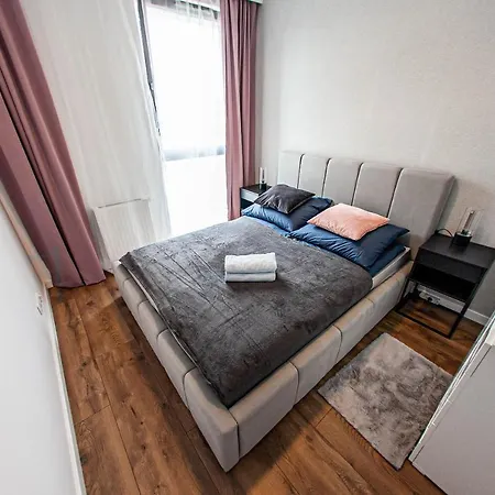 Euro New Gardens Delux Apartament