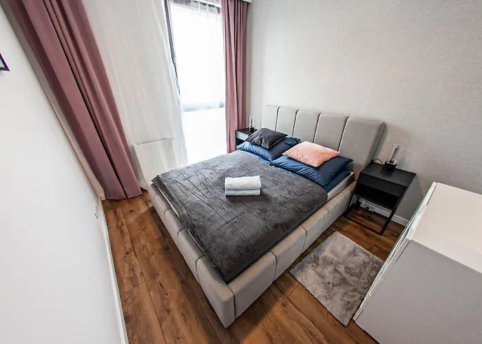 Euro New Gardens Delux Apartament